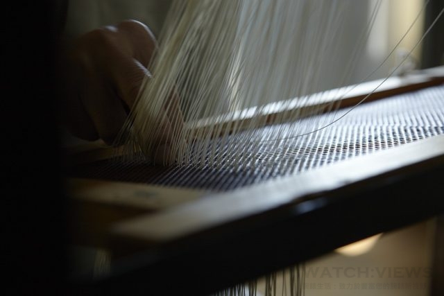 西陣織是產自京都西陣地區的日本和服專用的織錦面料，作工精緻繁複，是相當有名的織法。