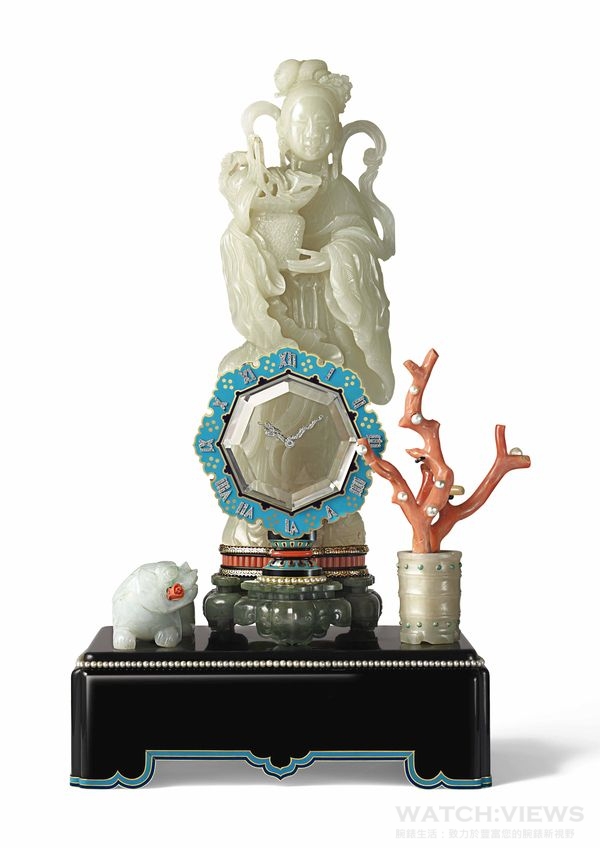 卡地亞典藏系列─神像神秘鐘，神秘鐘採用的玉石源自19世紀的中國，此款神秘鐘是卡地亞在1922到1931年期間創作的系列動物或神話生物時鐘中的最後一件。全套共12座，這是第9座。