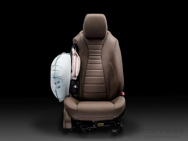 隨著全新E 250同步推出多項選配套件，包含前座左右兩側氣囊與後座兩外側座椅安全帶氣囊，完整提升後座乘客乘坐安全性。
