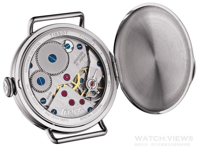 天梭1936經典復刻男款腕錶備有透明錶後蓋可方便欣賞瑞士製ETA 6498-1手動上鍊機芯