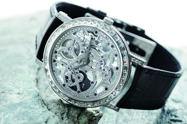 Altiplano 1200D18K 白金錶殼，錶殼機芯鑲嵌鑽石，錶徑40 毫米，時、分針，1200D 自動上鍊機芯，藍寶石水晶玻璃鏡面及後底蓋，防水30 米，鱷魚皮錶帶。