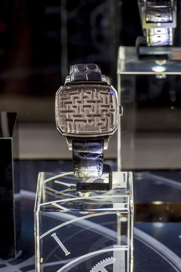 HAUTLENCE Labyrinth彈珠迷宮腕錶，一款不告訴你時間的腕錶。 