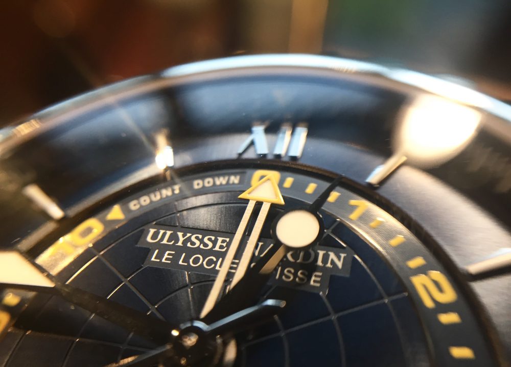 具備專為帆船賽設計的10分鐘倒數計時功能，獨創的雙向計時系統讓腕錶能在結束倒數的瞬間重新啟動計時。