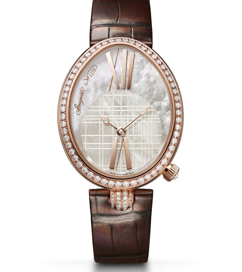 寶璣那不勒斯王后系列Reine de Naples 8965公主腕錶，18K玫瑰金錶殼與鍊帶，錶圈周圍和錶耳鑲嵌83顆明亮式切割鑽石（約1.53克拉），錶冠處鑲有一顆反鑲鑽石（約0.15克拉），錶徑43 x 34.95毫米，591C自動上鍊機芯，建議售價NTD1,206,000。