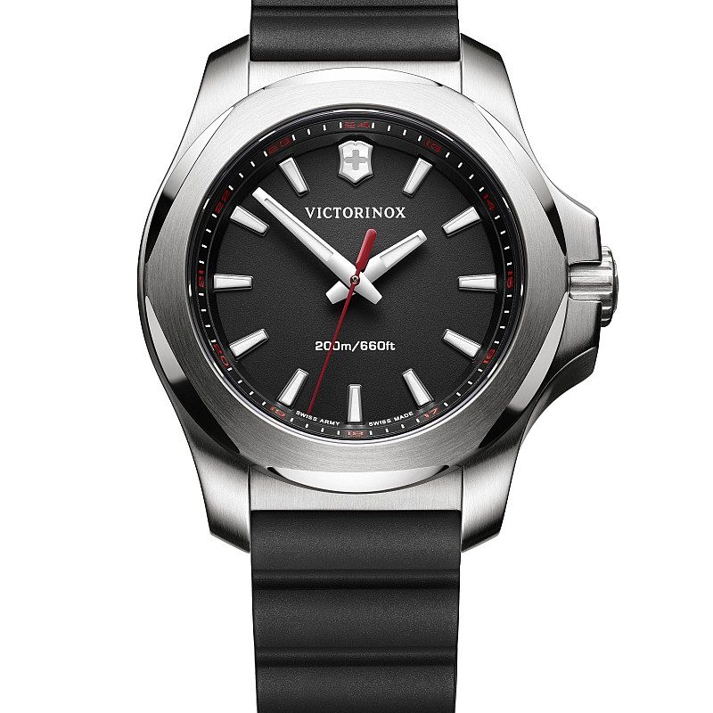 I.N.O.X. V 腕錶，黑色錶盤及天然橡膠錶帶