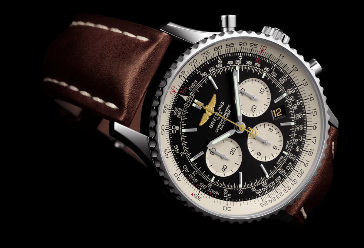 Navitimer Breitling DC-3限量腕錶，不鏽鋼錶殼，錶徑46毫米，時、分、小秒針、日期、計時碼錶、飛行滑尺及旋轉錶圈，B01自動上鍊機芯，動力儲存70小時，藍寶石水晶玻璃鏡面，皮革錶帶，限量500只。