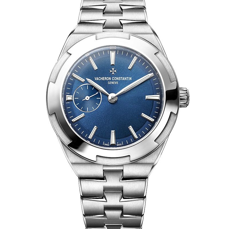 Overseas 小型號全精鋼版本，錶徑37毫米，藍色錶盤，建議售價NTD634,000。