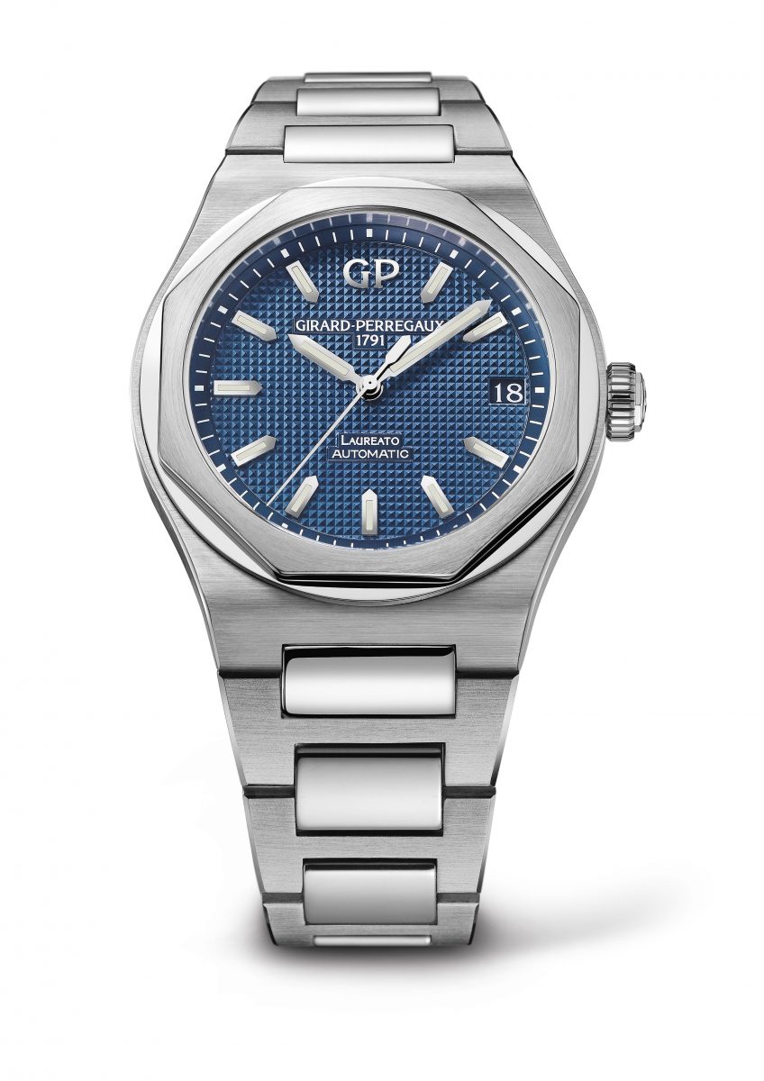 Laureato 桂冠系列42MM不鏽鋼錶殼藍面鋼帶款，參考售價 NTD 336,400