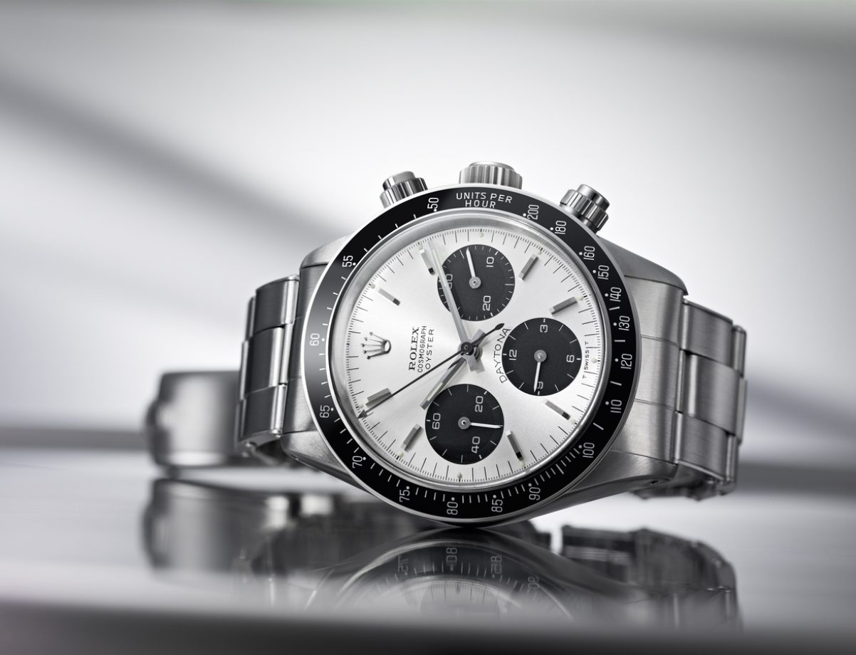1965年勞力士將Cosmograph Daytona的錶圈加上黑色塗層，並改用Oyster蠔式錶殼及旋入式按把設計，增加腕錶的防水性。