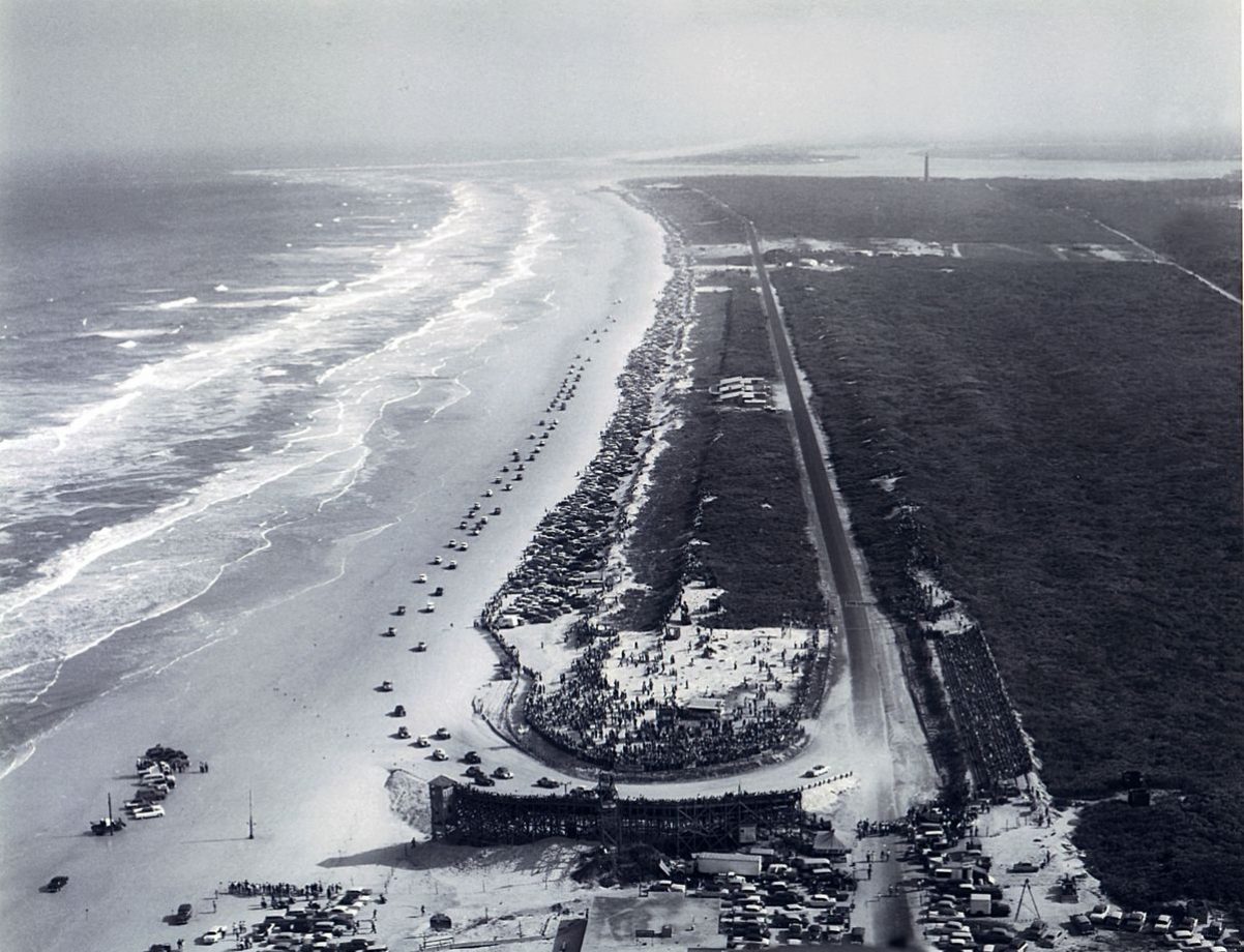 1955年美國佛羅里達州Daytona沙灘上的賽車賽道。