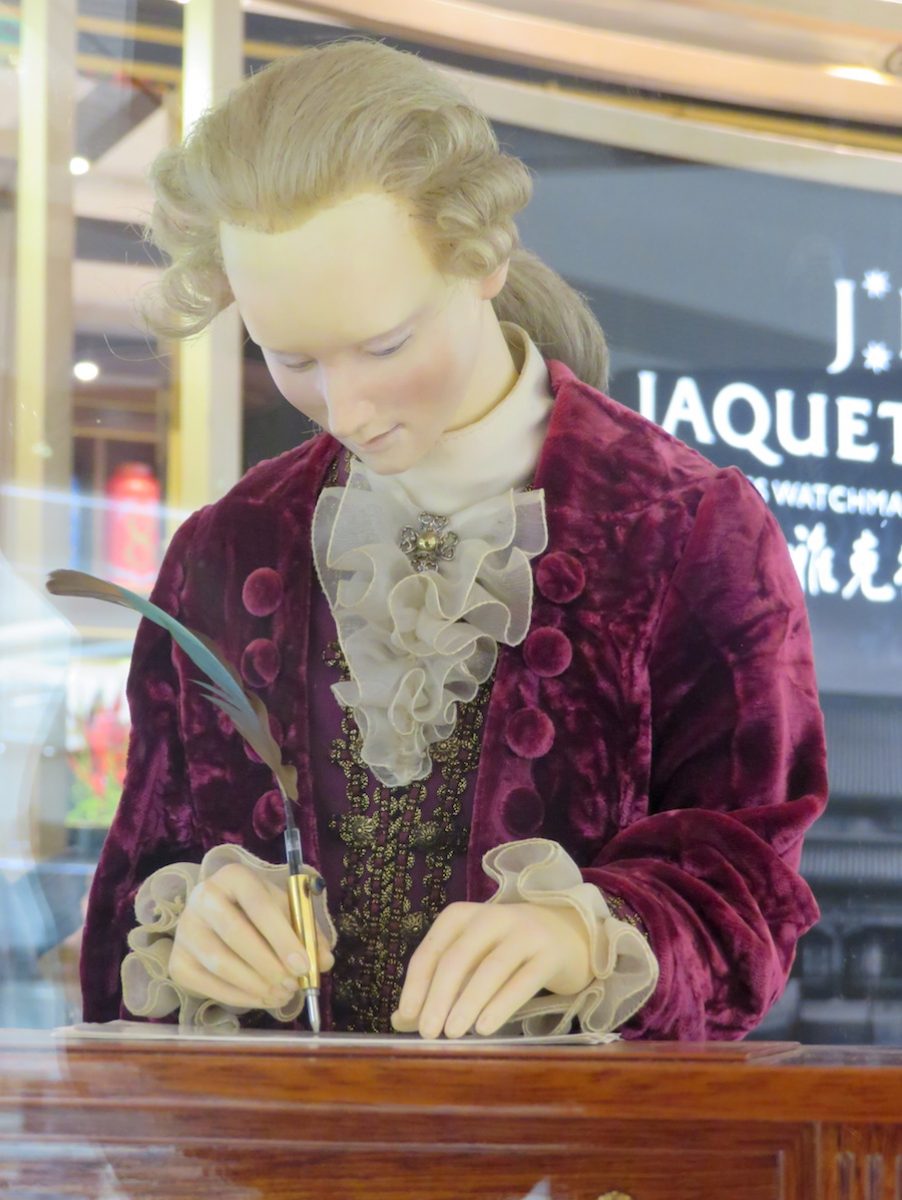 Jaquet Droz製作的古董活動人偶「繪圖師」。