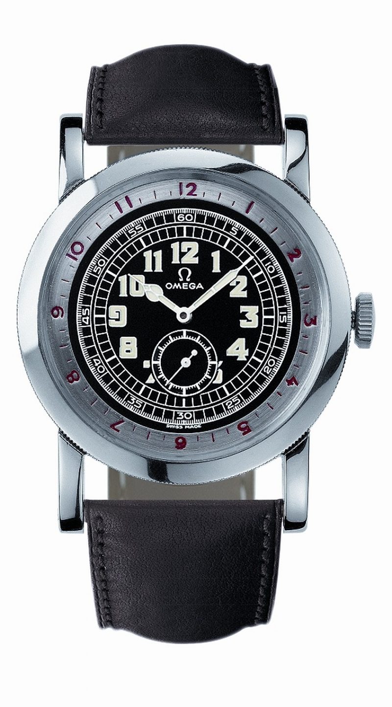 <strong>博物館一號，1938飛航錶</strong><br>此為歐米茄博物館系列復刻發行的第一款腕錶。此錶款獲得瑞士官方天文台認證，防磨損、防反光的藍寶石錶面，自動上鍊2200機芯取代手動上鍊，厚40.5mm的不鏽鋼錶殼使防水深度可達50米。並且沿襲早期飛行員習慣，除了搭配小牛皮錶帶外，還附上一條寬6公分、長60公分的棕色寬皮帶，使用者亦可「戴」在腳上。