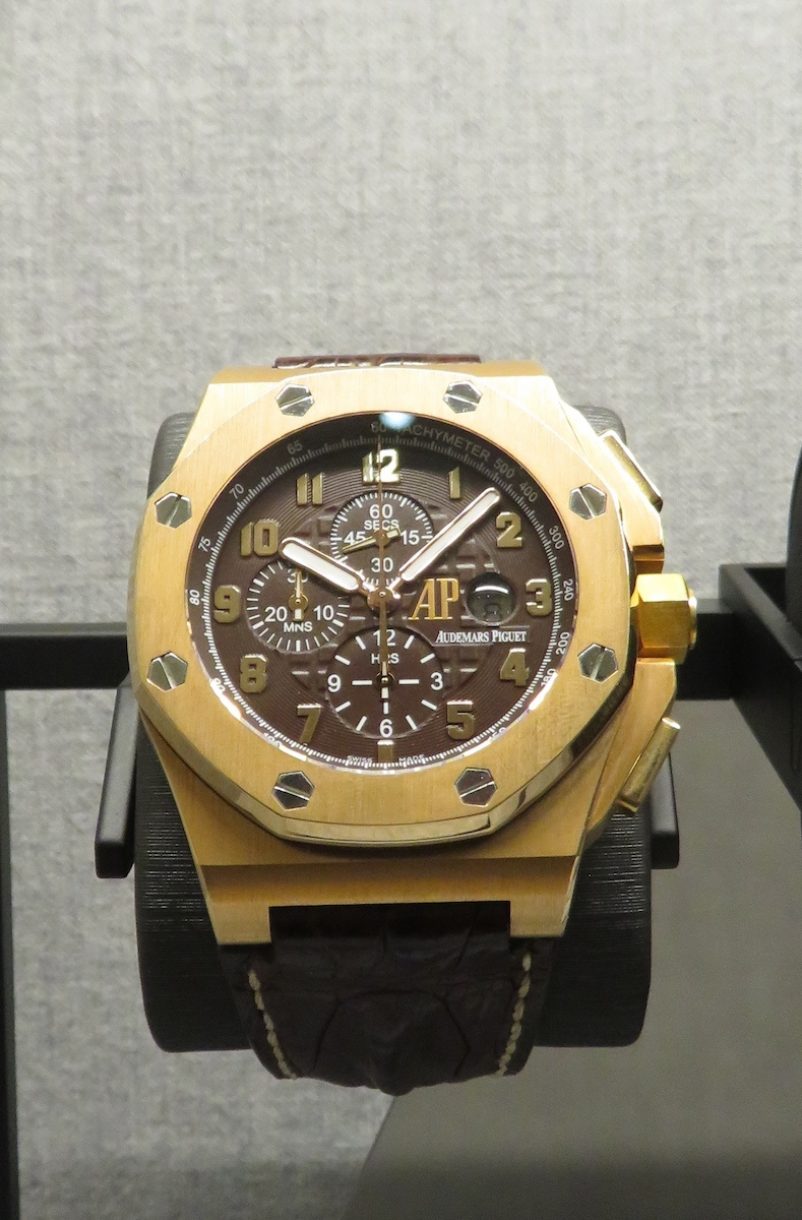 2008年的皇家橡樹離岸型阿諾明日之星限量計時碼錶，錶徑48毫米，型號26158，限量發行350只。