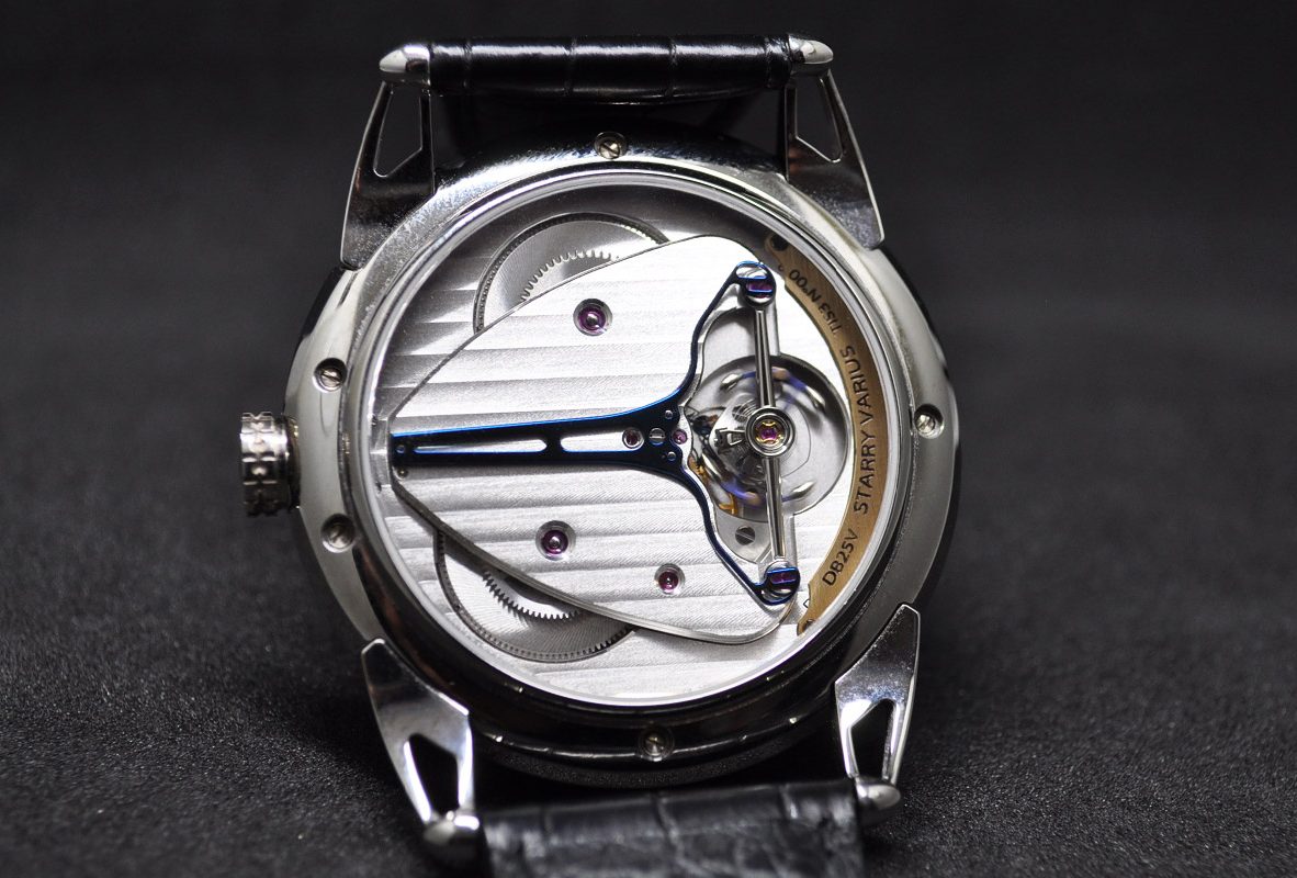 DB25V Starry Varius錶背，機芯設計上相當獨特。