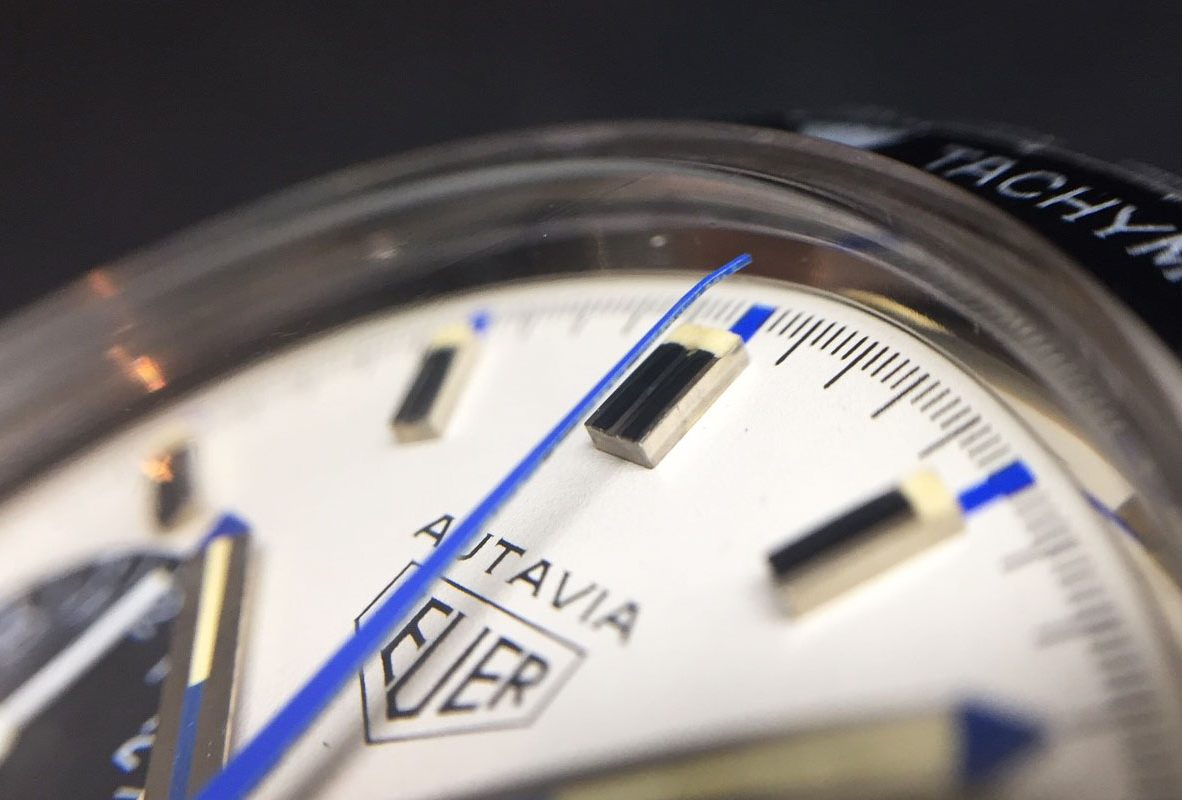 1970年的Autavia腕錶計時秒針尖端採彎曲設計，避免撞到弧形鏡面。