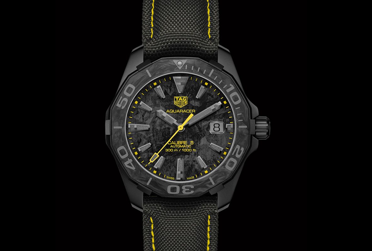 Aquaracer碳纖維系列腕錶(藍)，參考價NTD  131,200