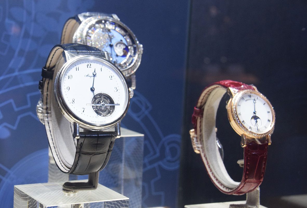 Breguet 經典系列超薄自動上鍊陀飛輪腕錶。