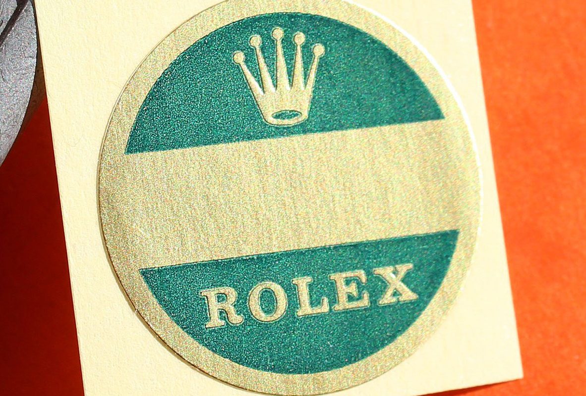 Rolex 60年代的底蓋貼紙。Photo Credits: Chrono-Shop。